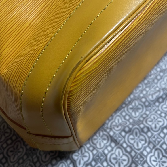 Louis Vuitton Petit Noe Epi Drawstring Shoulder bag with match Epi Agenda PM - Picture 4 of 17